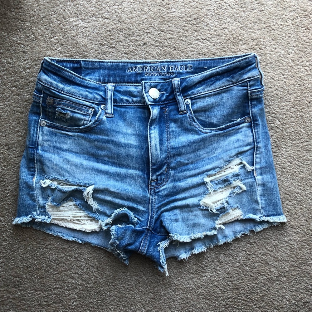Ripped shorts 💛